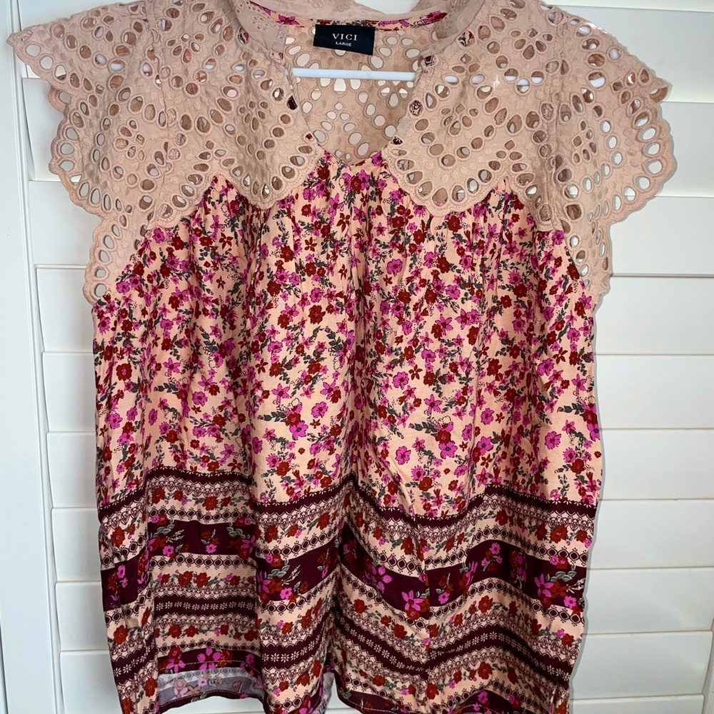 VICI Sleeveless Lace Top